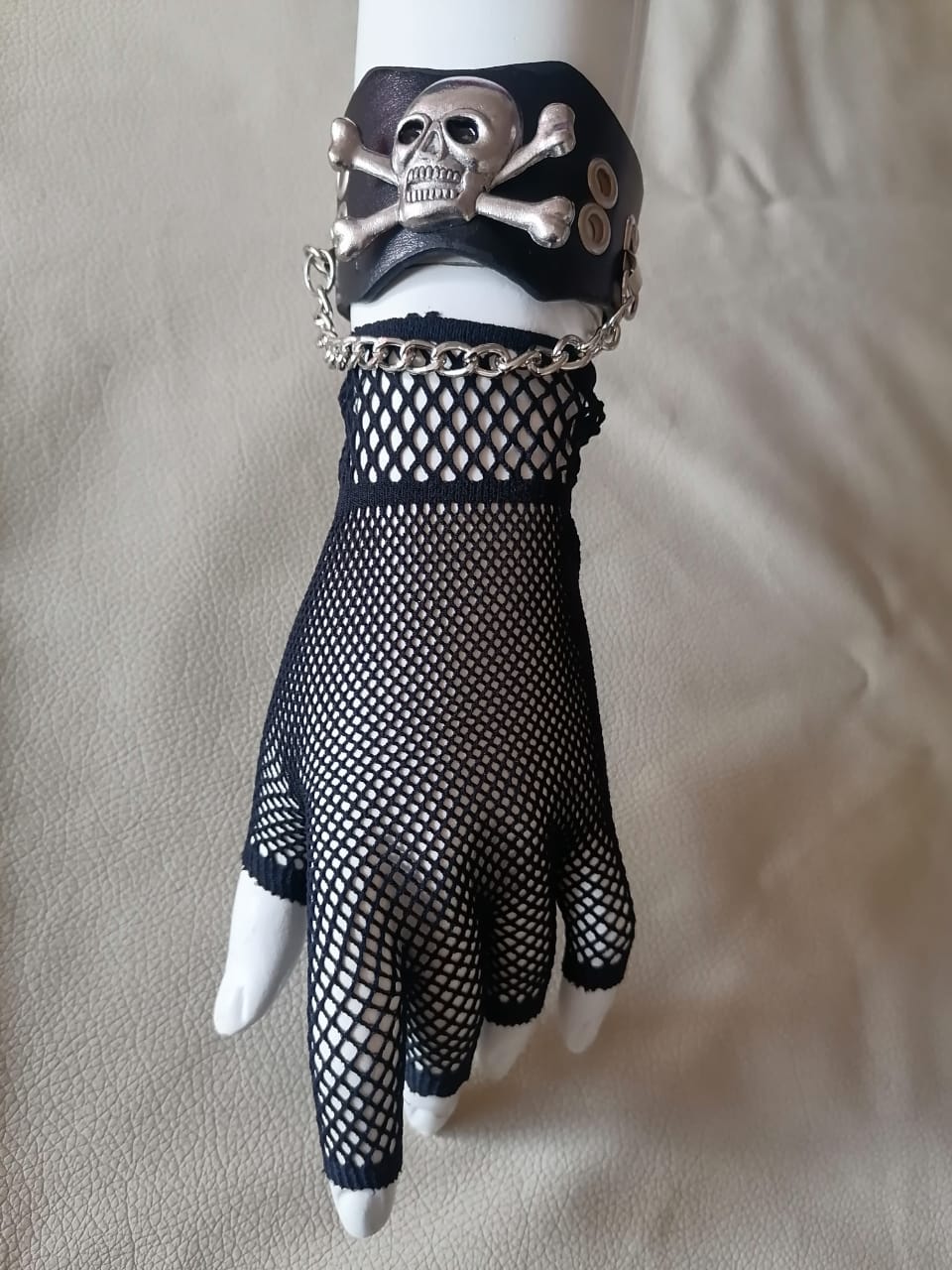 Pulsera brazalete Gótica, para completar tu outfit, dark, gotico, egirls, punk, rock