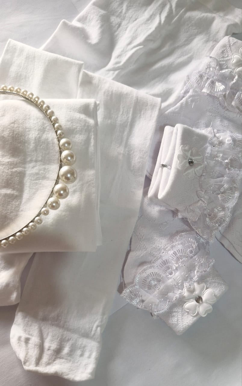 Pack Pantys Blanca para niña + Calceta con encajes.