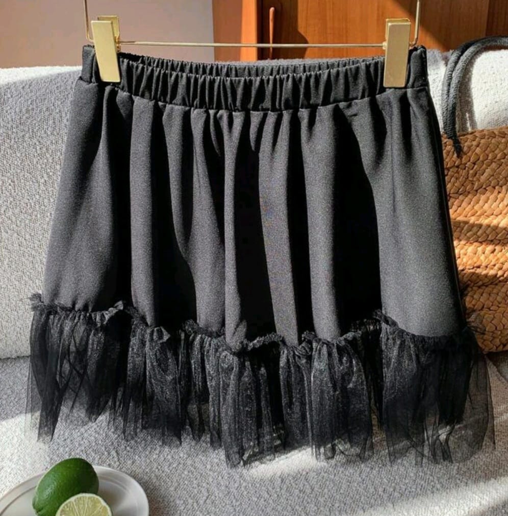 Falda Negra Goth Corta con Tul y elástico