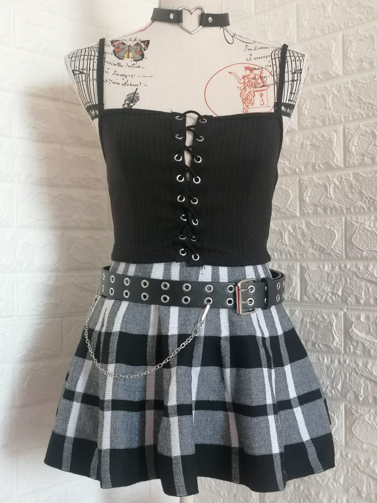 Combo Falda Cuadrille, Guante, panty de red y bucanera la Promo ideal para ti
