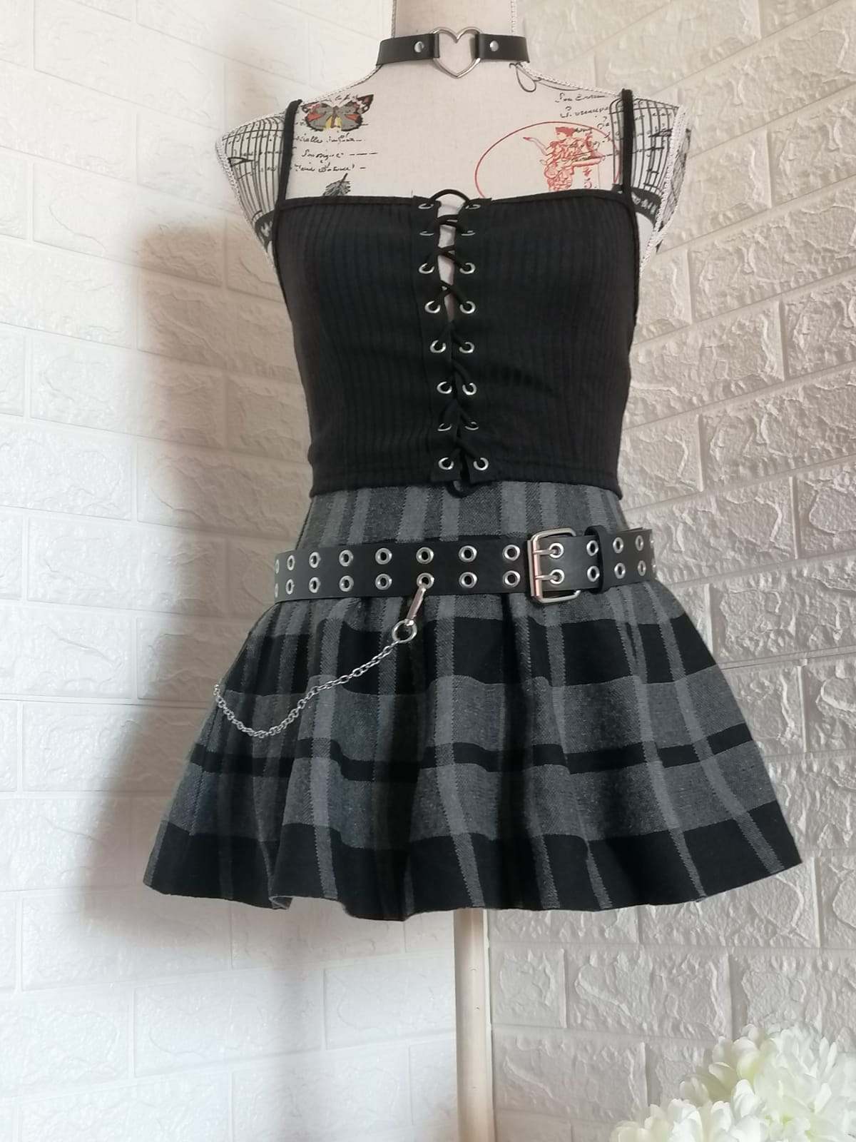 Combo Falda Cuadrille, Guante, panty de red y bucanera la Promo ideal para ti