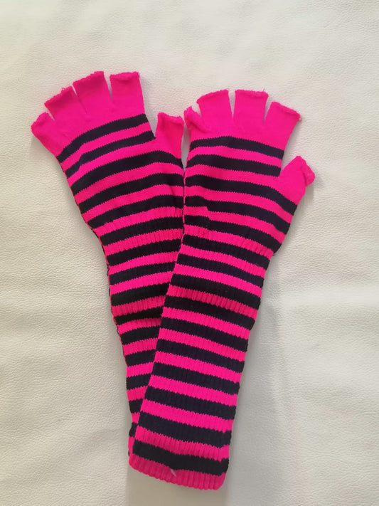 Guantes o Mangas de variados diseños y colores para completar tu outfit