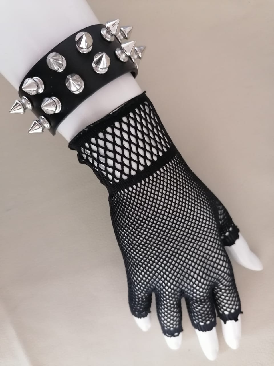 Pulsera brazalete Gótica, para completar tu outfit, dark, gotico, egirls, punk, rock