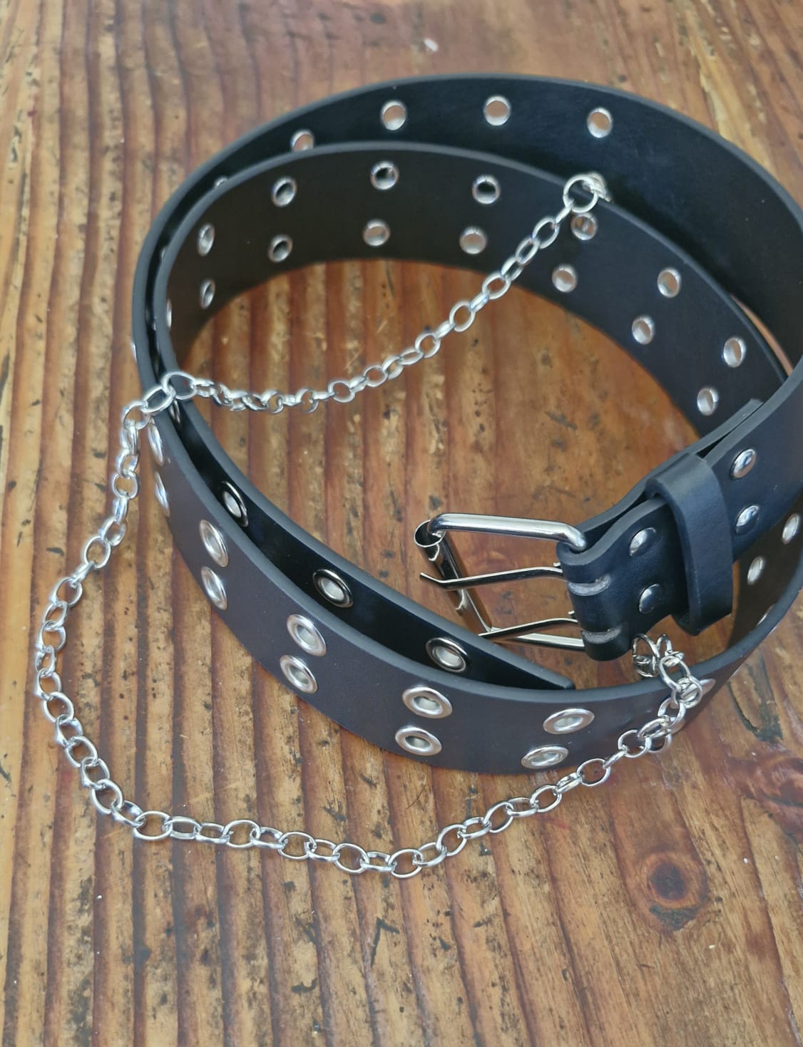 Cinturones correas variados modelos para tu estilo ya sea, pop, rock, dark, kawaii o solo casual.