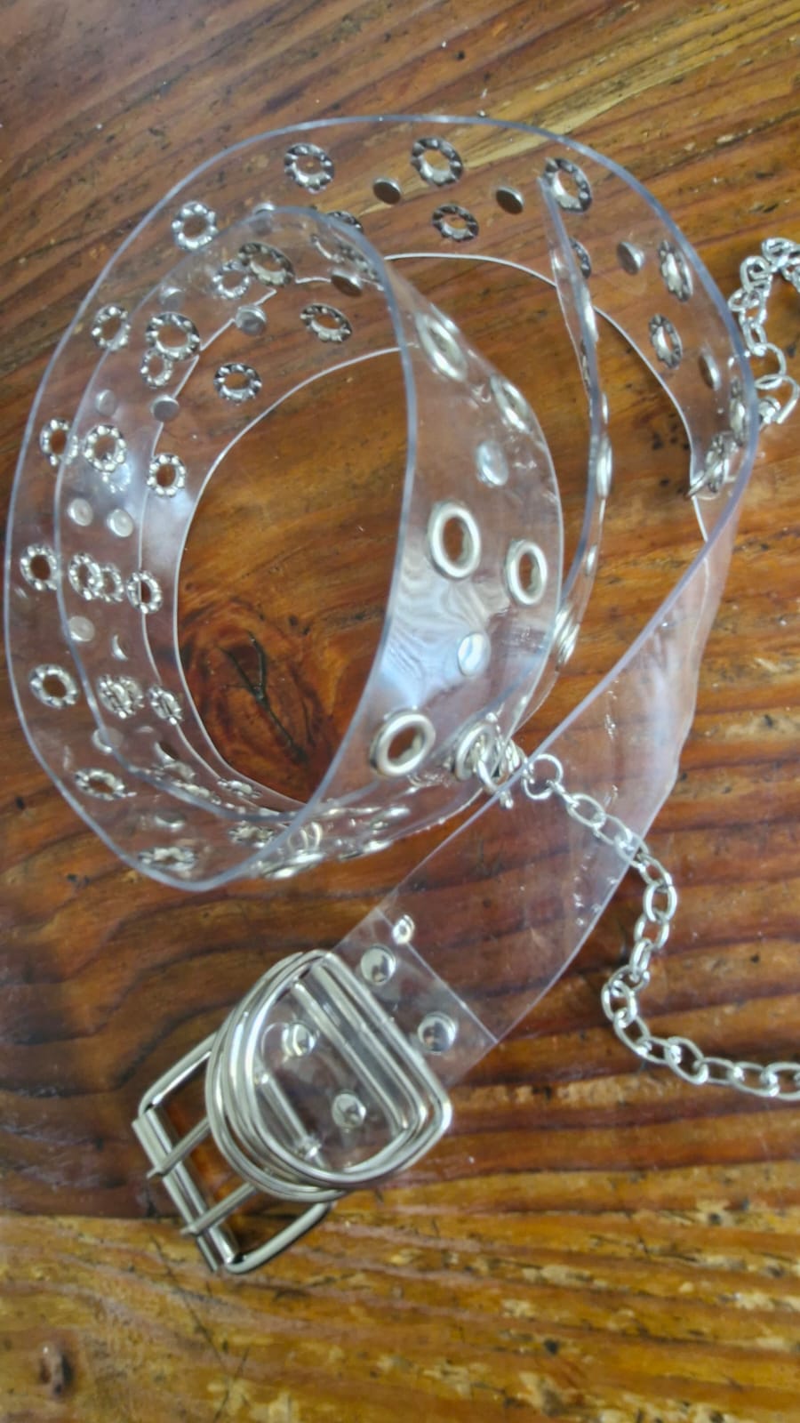 Cinturones correas variados modelos para tu estilo ya sea, pop, rock, dark, kawaii o solo casual.